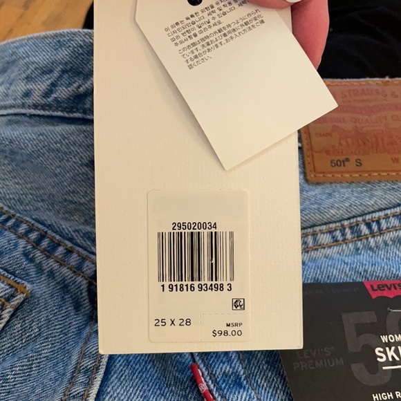 Previously loved Levi’s 502 skinny high rise skinny leg jeans - Picture 7 of 10